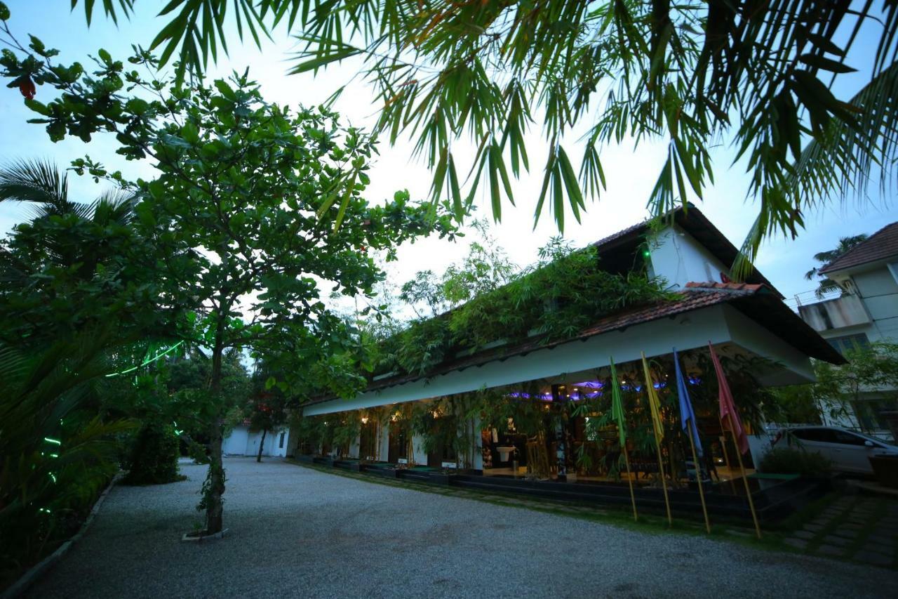 Global Backwater Resort Kollam Exterior photo