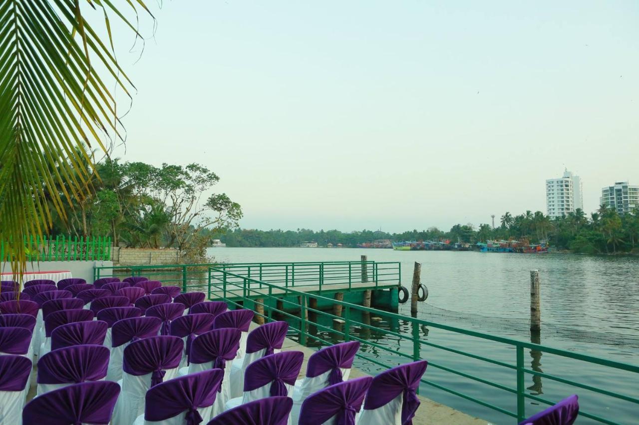 Global Backwater Resort Kollam Exterior photo